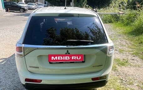 Mitsubishi Outlander III рестайлинг 3, 2013 год, 1 500 000 рублей, 2 фотография