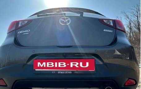 Mazda Demio IV, 2017 год, 950 000 рублей, 2 фотография