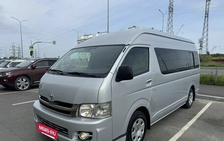 Toyota HiAce H200, 2010 год, 1 950 000 рублей, 2 фотография
