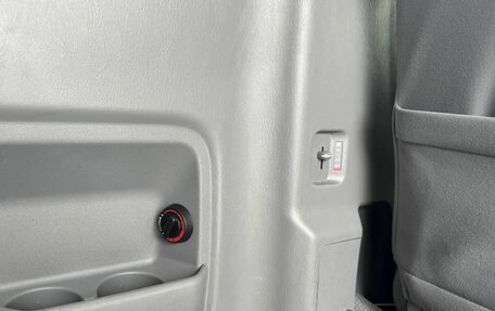 Toyota HiAce H200, 2010 год, 1 950 000 рублей, 18 фотография