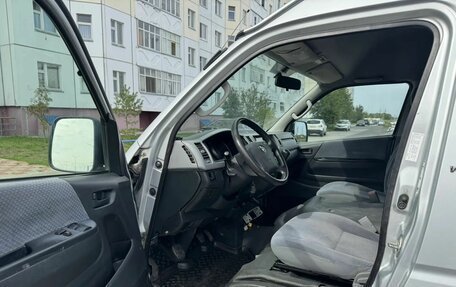 Toyota HiAce H200, 2010 год, 1 950 000 рублей, 16 фотография