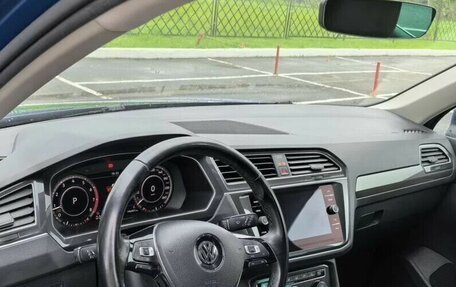 Volkswagen Tiguan II, 2018 год, 1 890 000 рублей, 10 фотография