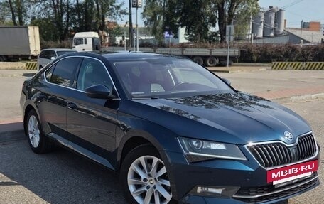 Skoda Superb III рестайлинг, 2019 год, 2 450 000 рублей, 3 фотография