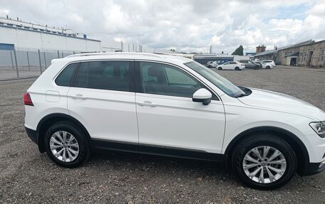 Volkswagen Tiguan II, 2017 год, 2 300 000 рублей, 2 фотография