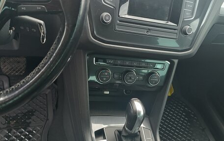 Volkswagen Tiguan II, 2017 год, 2 300 000 рублей, 6 фотография