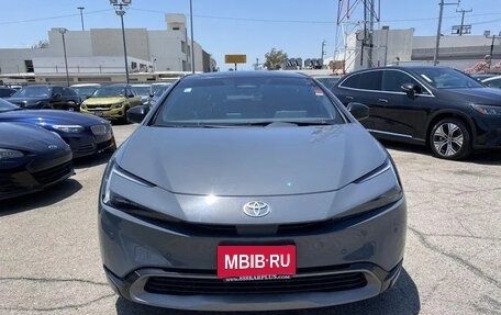 Toyota Prius IV XW50, 2024 год, 3 150 000 рублей, 2 фотография