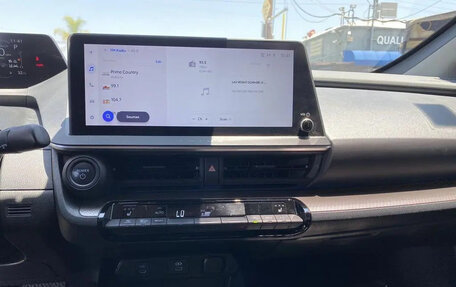 Toyota Prius IV XW50, 2024 год, 3 150 000 рублей, 9 фотография