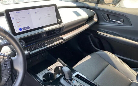Toyota Prius IV XW50, 2024 год, 3 150 000 рублей, 10 фотография