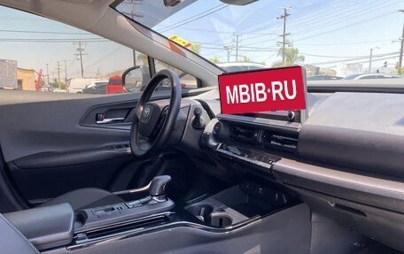 Toyota Prius IV XW50, 2024 год, 3 150 000 рублей, 11 фотография