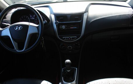 Hyundai Solaris II рестайлинг, 2013 год, 595 000 рублей, 13 фотография