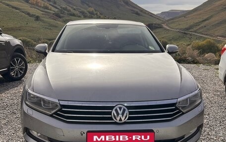 Volkswagen Passat B8 рестайлинг, 2017 год, 1 880 000 рублей, 2 фотография