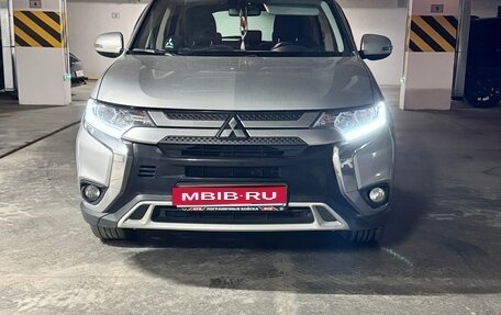 Mitsubishi Outlander III рестайлинг 3, 2019 год, 2 230 000 рублей, 1 фотография