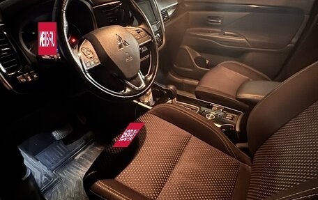 Mitsubishi Outlander III рестайлинг 3, 2019 год, 2 230 000 рублей, 6 фотография