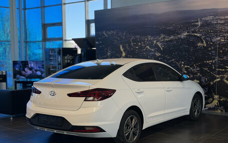 Hyundai Elantra VI рестайлинг, 2019 год, 1 500 000 рублей, 6 фотография