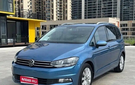 Volkswagen Touran III, 2022 год, 1 392 000 рублей, 1 фотография