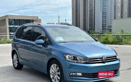 Volkswagen Touran III, 2022 год, 1 392 000 рублей, 3 фотография