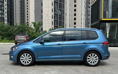 Volkswagen Touran III, 2022 год, 1 392 000 рублей, 8 фотография