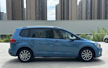 Volkswagen Touran III, 2022 год, 1 392 000 рублей, 7 фотография