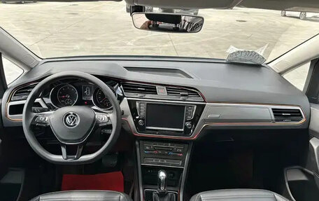 Volkswagen Touran III, 2022 год, 1 392 000 рублей, 14 фотография