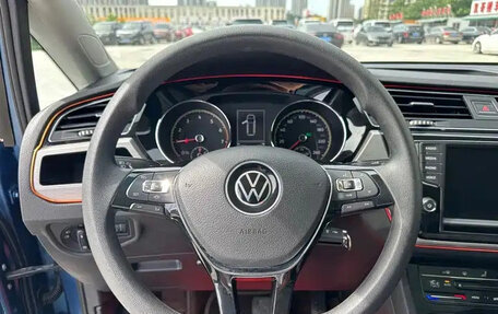 Volkswagen Touran III, 2022 год, 1 392 000 рублей, 16 фотография