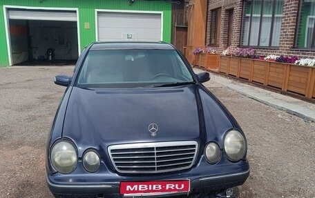 Mercedes-Benz E-Класс, 2000 год, 220 000 рублей, 1 фотография
