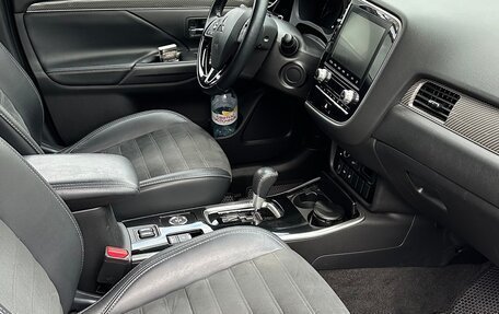 Mitsubishi Outlander III рестайлинг 3, 2022 год, 2 350 000 рублей, 7 фотография
