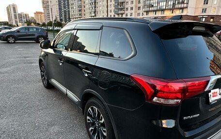 Mitsubishi Outlander III рестайлинг 3, 2022 год, 2 350 000 рублей, 6 фотография