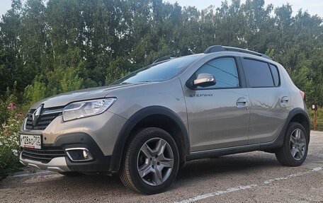 Renault Sandero II рестайлинг, 2022 год, 1 700 000 рублей, 2 фотография