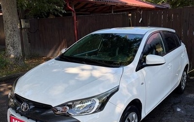 Toyota Yaris XP150 рестайлинг, 2022 год, 2 000 000 рублей, 1 фотография