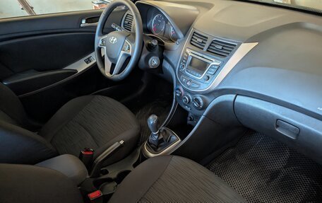 Hyundai Solaris II рестайлинг, 2016 год, 1 050 000 рублей, 4 фотография