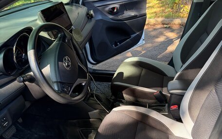 Toyota Yaris XP150 рестайлинг, 2022 год, 2 000 000 рублей, 6 фотография