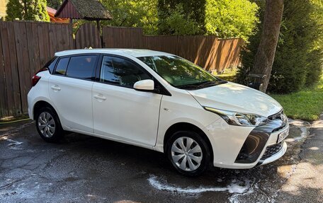 Toyota Yaris XP150 рестайлинг, 2022 год, 2 000 000 рублей, 4 фотография