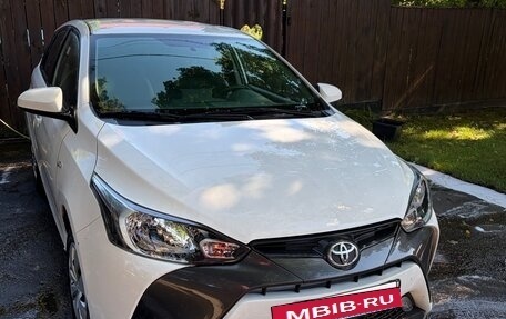 Toyota Yaris XP150 рестайлинг, 2022 год, 2 000 000 рублей, 3 фотография