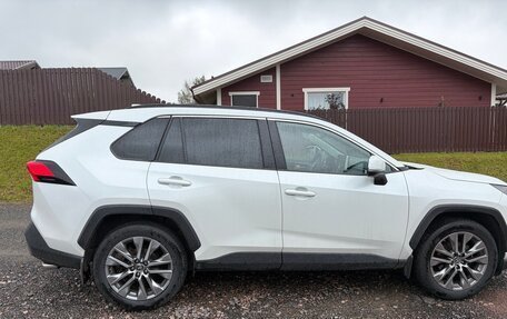 Toyota RAV4, 2021 год, 3 250 000 рублей, 6 фотография