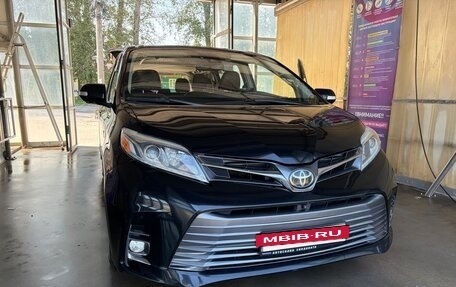 Toyota Sienna III, 2018 год, 3 750 000 рублей, 4 фотография
