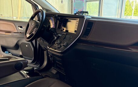 Toyota Sienna III, 2018 год, 3 750 000 рублей, 13 фотография