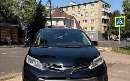 Toyota Sienna III, 2018 год, 3 750 000 рублей, 10 фотография