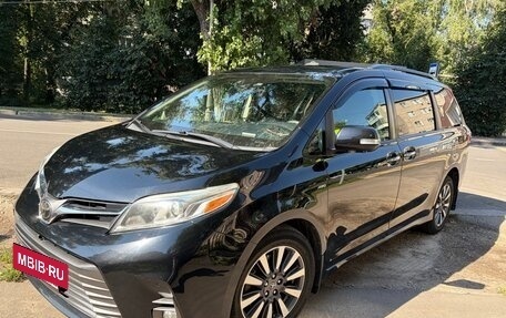 Toyota Sienna III, 2018 год, 3 750 000 рублей, 9 фотография