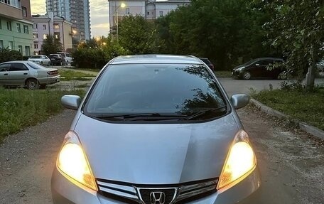 Honda Fit Shuttle I рестайлинг, 2011 год, 820 000 рублей, 2 фотография