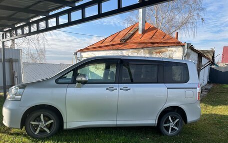Toyota Noah III, 2009 год, 1 250 000 рублей, 5 фотография