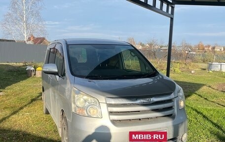 Toyota Noah III, 2009 год, 1 250 000 рублей, 2 фотография
