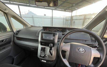 Toyota Noah III, 2009 год, 1 250 000 рублей, 8 фотография