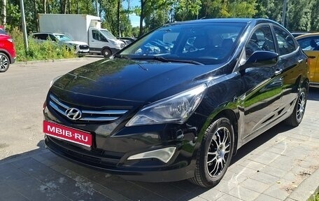 Hyundai Solaris II рестайлинг, 2015 год, 930 000 рублей, 1 фотография
