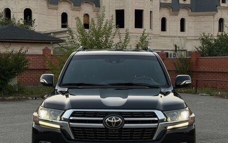 Toyota Land Cruiser 200, 2017 год, 7 100 000 рублей, 1 фотография