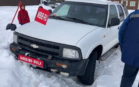 Chevrolet Blazer II рестайлинг, 2005 год, 300 000 рублей, 1 фотография