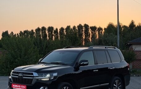 Toyota Land Cruiser 200, 2017 год, 7 100 000 рублей, 2 фотография