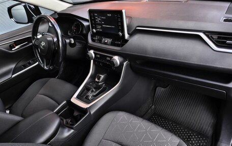Toyota RAV4, 2020 год, 2 799 000 рублей, 10 фотография