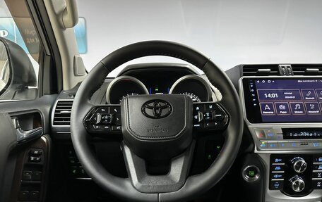 Toyota Land Cruiser Prado 150 рестайлинг 2, 2016 год, 3 508 000 рублей, 16 фотография