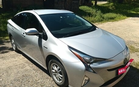 Toyota Prius IV XW50, 2018 год, 1 500 000 рублей, 1 фотография