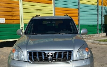 Toyota Land Cruiser Prado 120 рестайлинг, 2005 год, 2 100 000 рублей, 2 фотография